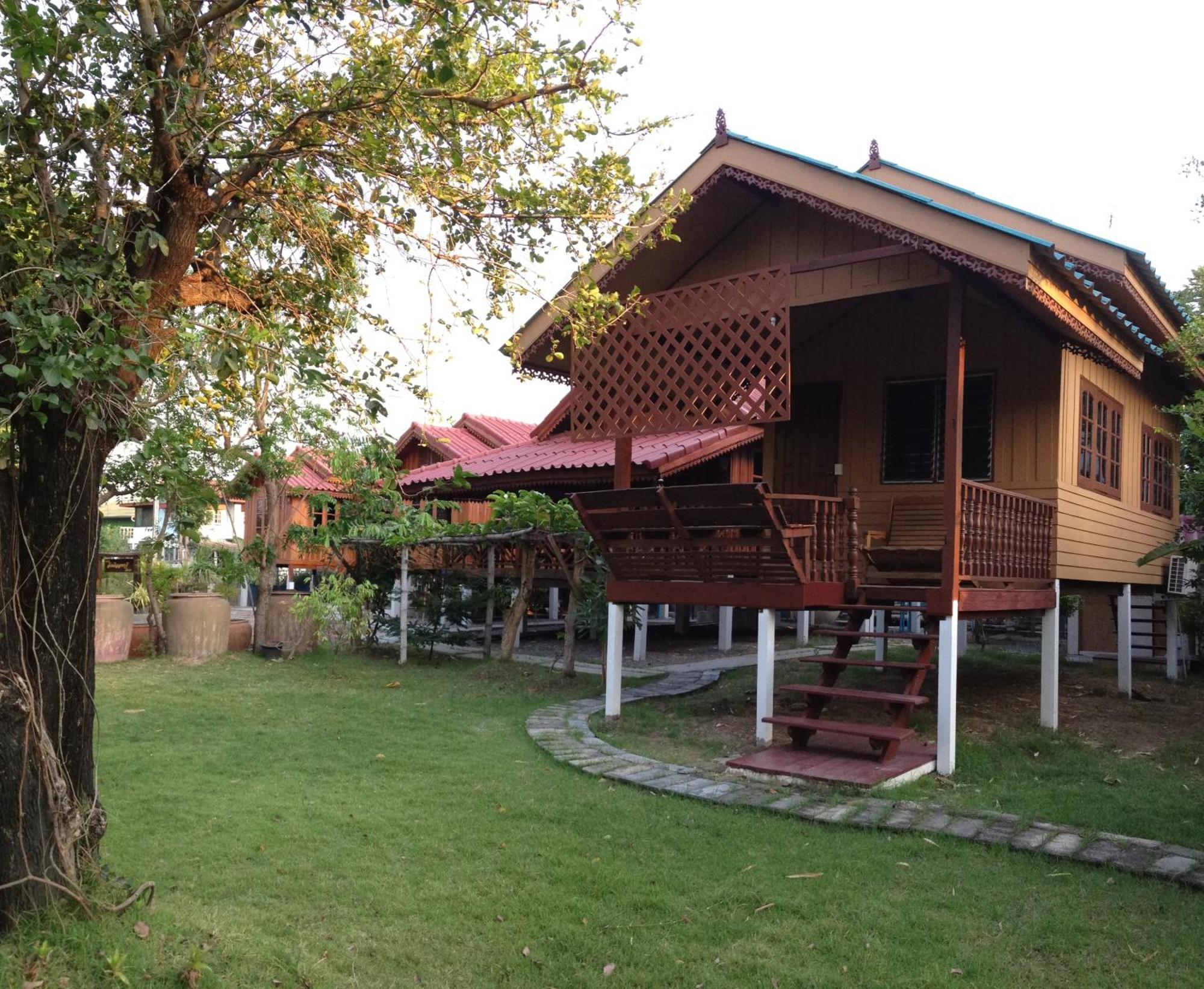 The Little Lopburi Village Екстериор снимка